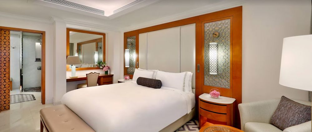 Executive Suite Mountain/ Sea View, Al Bustan Palace Ritz Carlton Hotel 5*