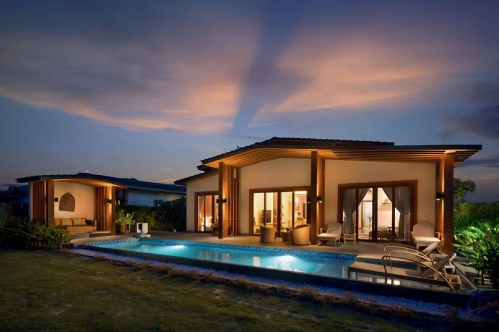 1 Bedroom Pool Villa Beach Front, Movenpick Resort Cam Ranh 5*