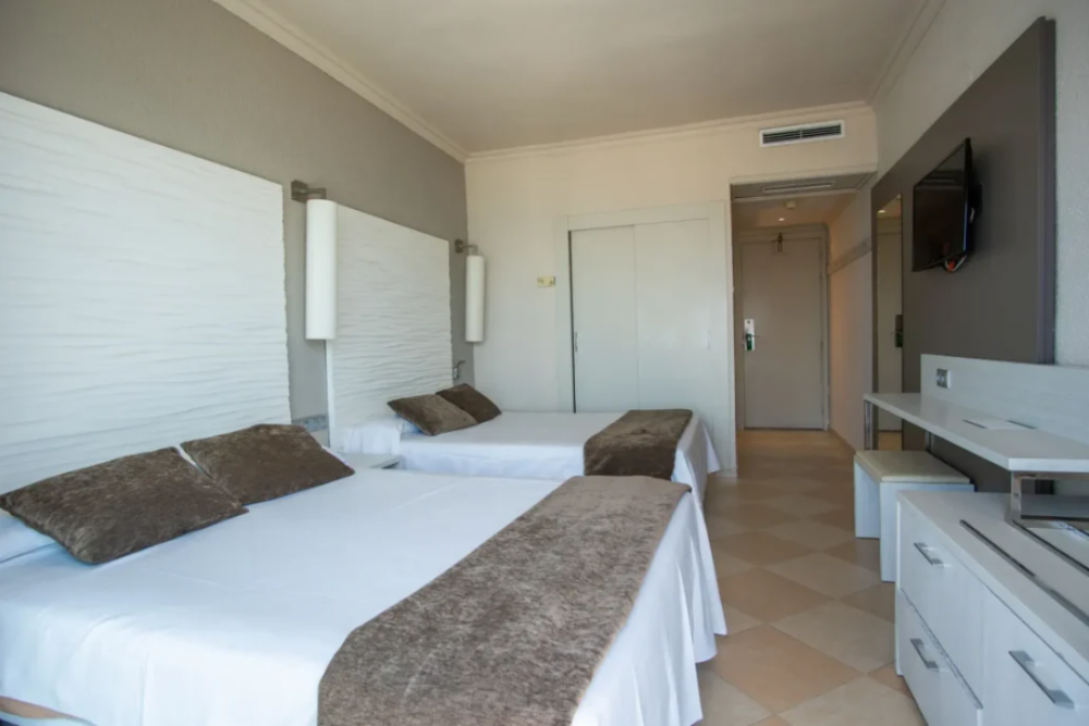 Standard Room, Augustus Hotel 4*