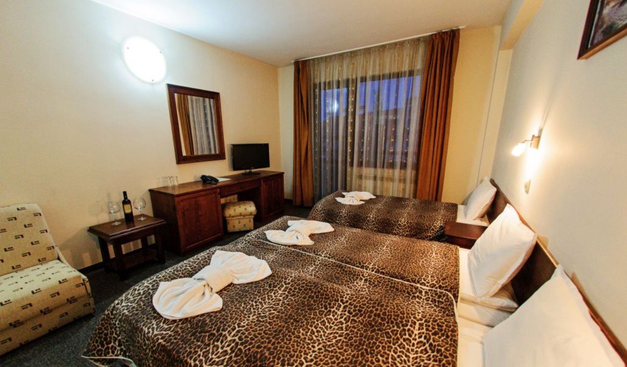 TRPL Room, Dumanov Hotel 3*