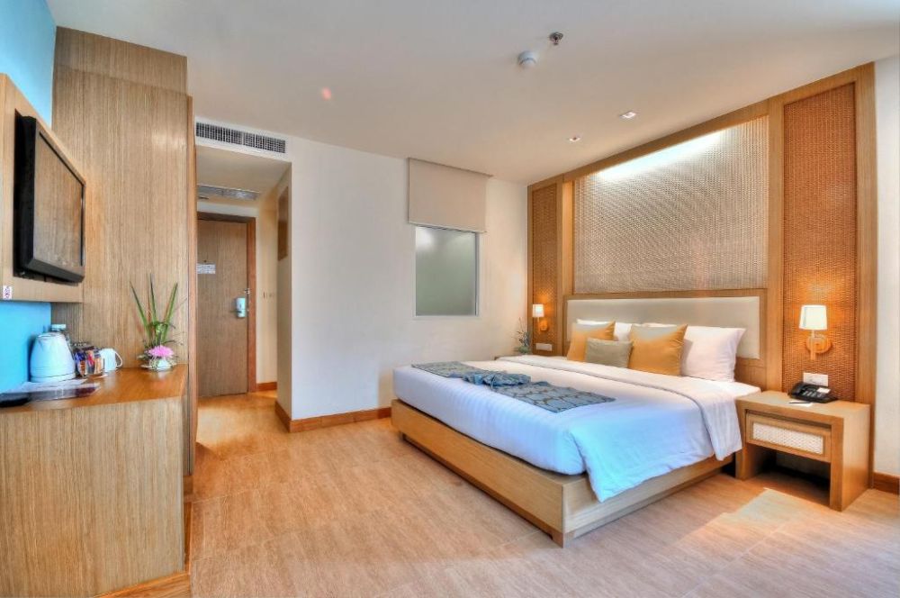 Deluxe City View Room, Ashlee Plaza Patong Hotel 3*
