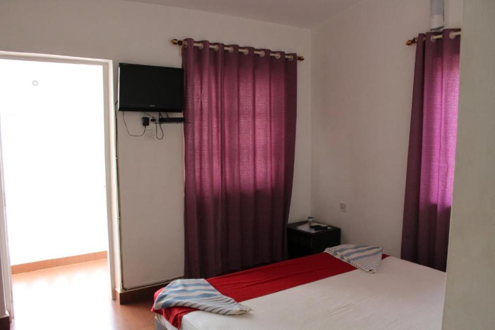 Deluxe AC/ with Balcony, Sugar Plum Hotels 1*