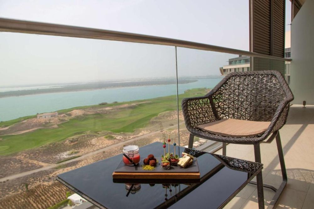 Executive Room Lounge Access SV, Radisson Blu Abu Dhabi Yas Island 4*