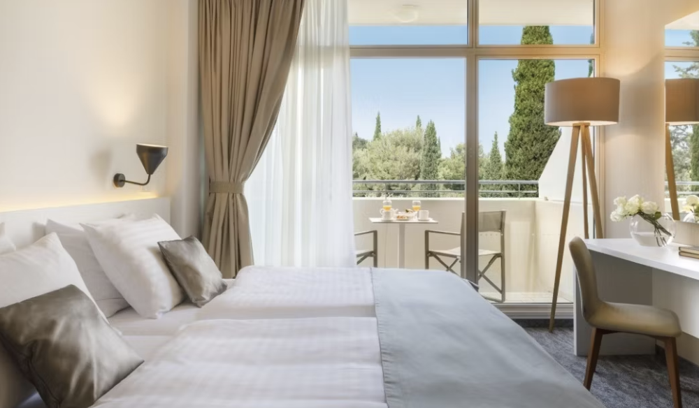 COMFORT twin room with park view and balcony, Remisens Hotel Albatros 4*