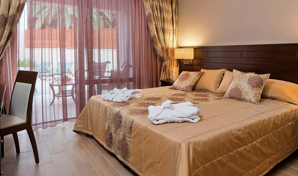 TWO BEDROOM SUITE WITH PRIVATE POOL AND JACUZZI, Porto Platanias Beach Resort 5*