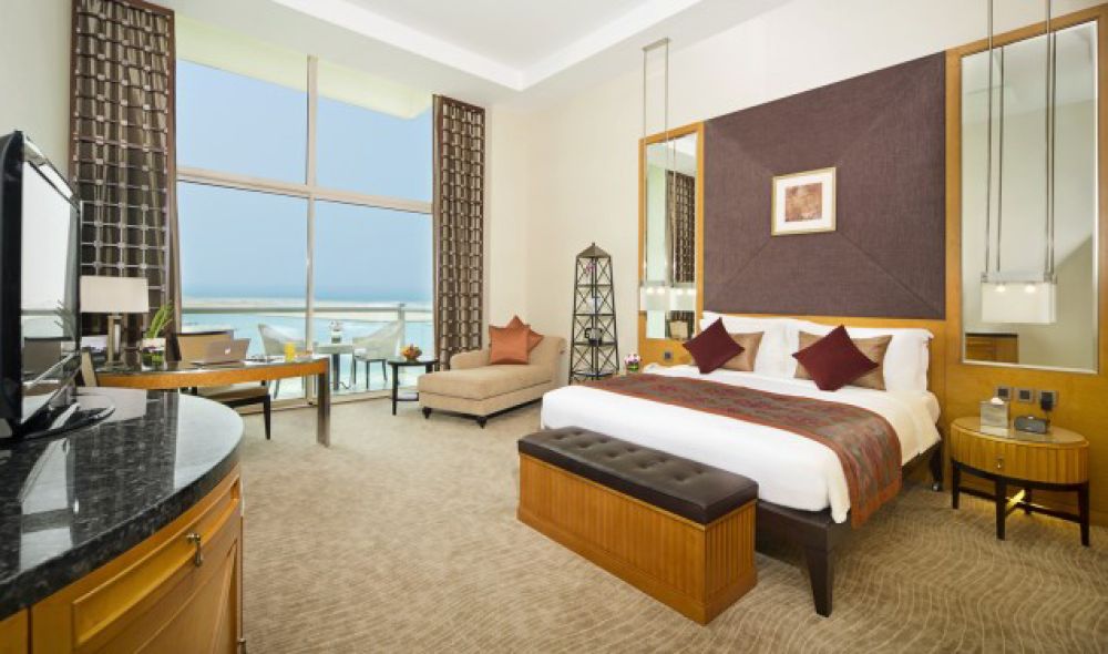 Deluxe Gulf View Room, Al Raha Beach Hotel 5*