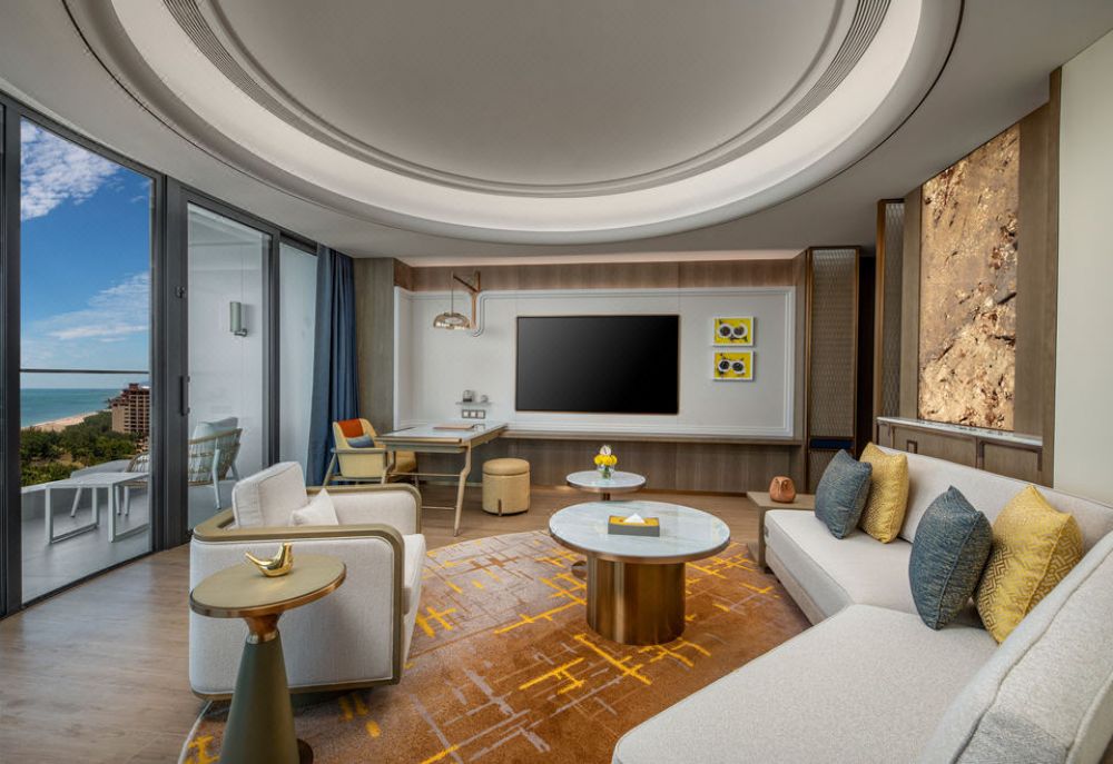 1 Bedroom Suite Oceanfront with Outdoor Bathtub, Voco Sanya Bay 5*