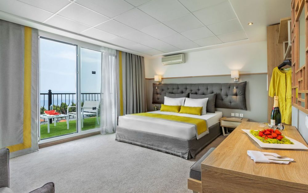 Deluxe Suite Sea View, Kriopigi Hotel 4*
