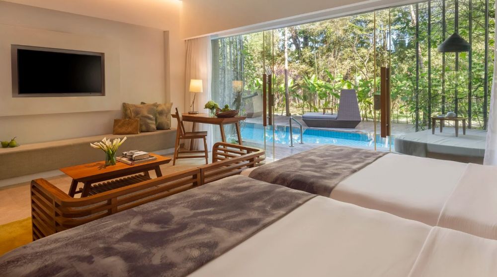 Impressive Lagoon Pool Suite, Maya Sanur Resort & Spa 5*