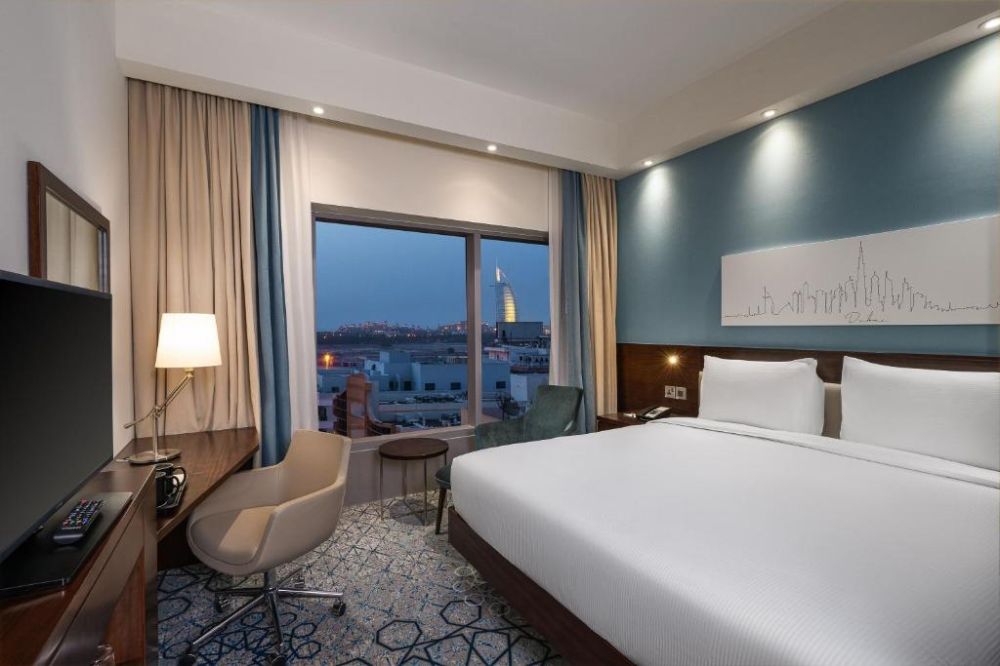 Guest Room Queen, Hampton by Hilton Dubai Al Barsha 3*
