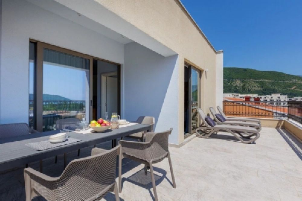 3 Bedroom Apartment Sea View, Kadmo Hotel 4*