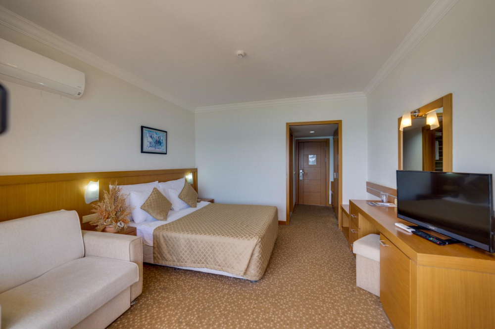 Standard Room LV/SV -, The Holiday Resort Hotel 4*