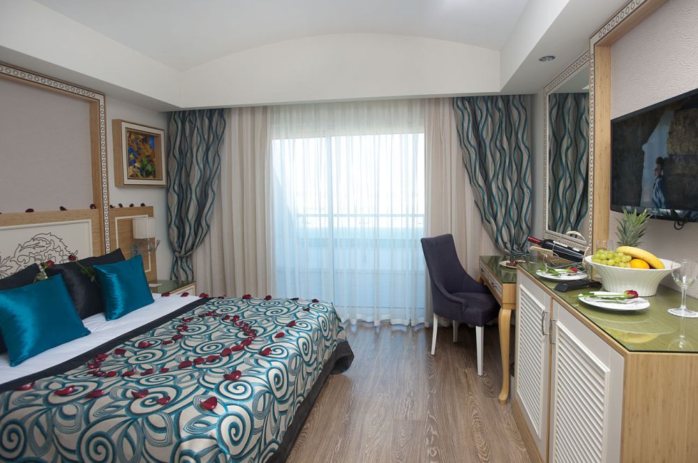 Honeymoon Room, Crystal Waterworld Resort & Spa 5*