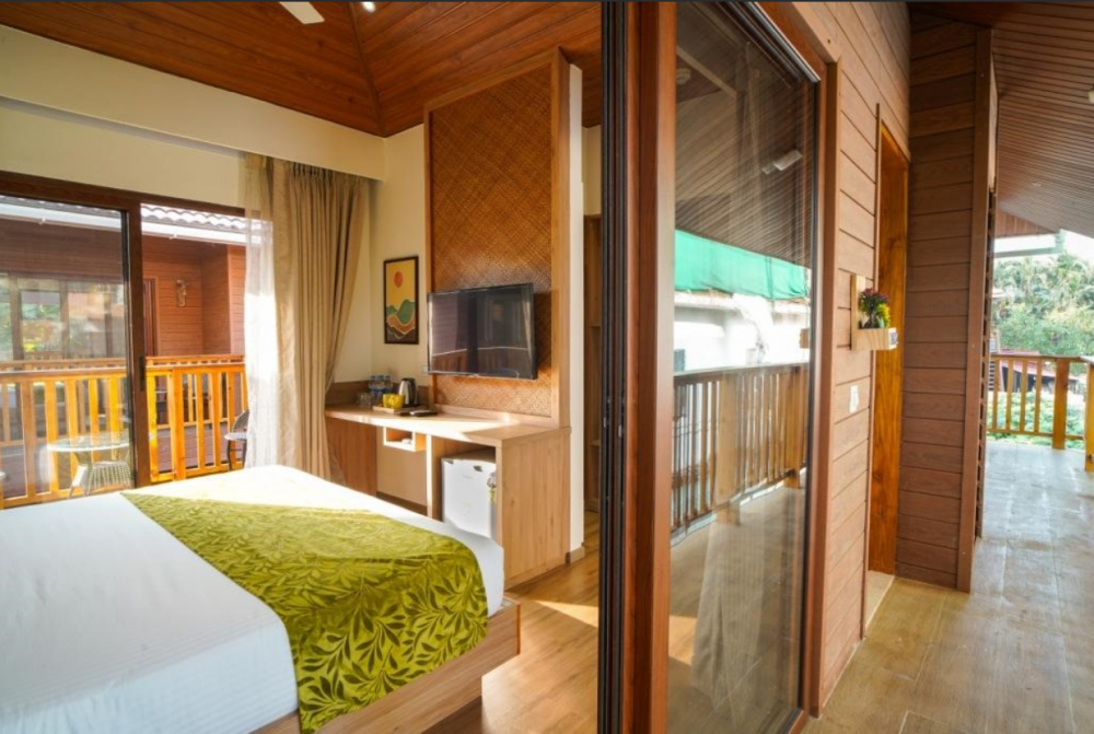 Pool Facing Cottage, Treehouse Mars Beach Cottages 4*