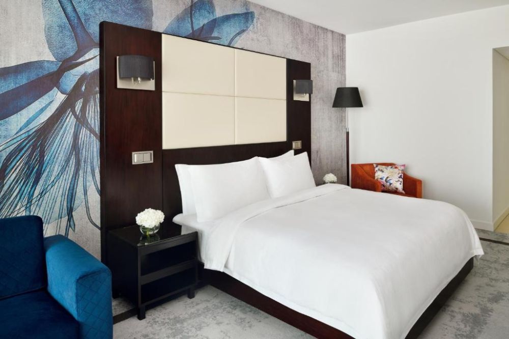 Junior Suite, Movenpick Hotel Jumeirah Lakes Towers 5*
