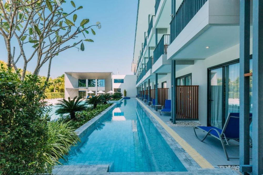 Deluxe Pool Access, Seabed Grand Hotel Phuket 5*