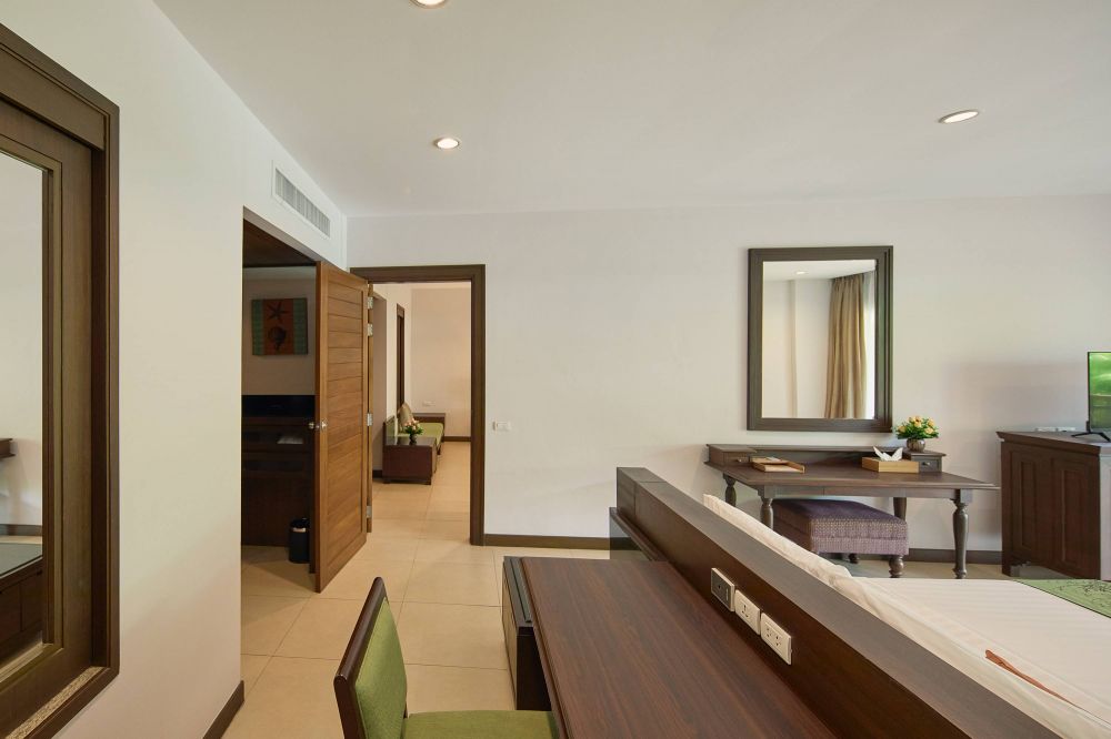 Deluxe Pool Access/Poolside Terrace | Double/Twin, The Heritage Pattaya Beach Resort 4*