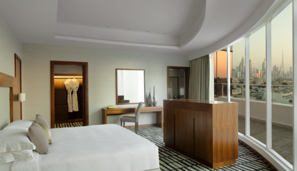 Spacious One Bedroom Suite With Terrace, Jumeira Rotana 4*