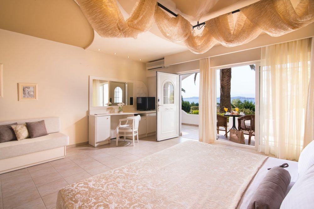 Suite with Jacuzzi, Alexandros Palace Hotel & Suites 5*