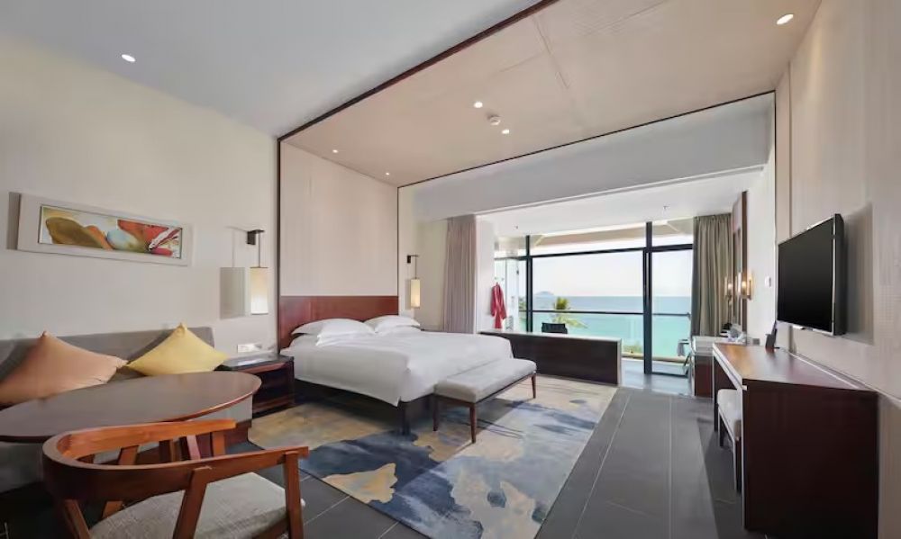 King Beach Front Room, Hilton Sanya Resort & Spa 5*