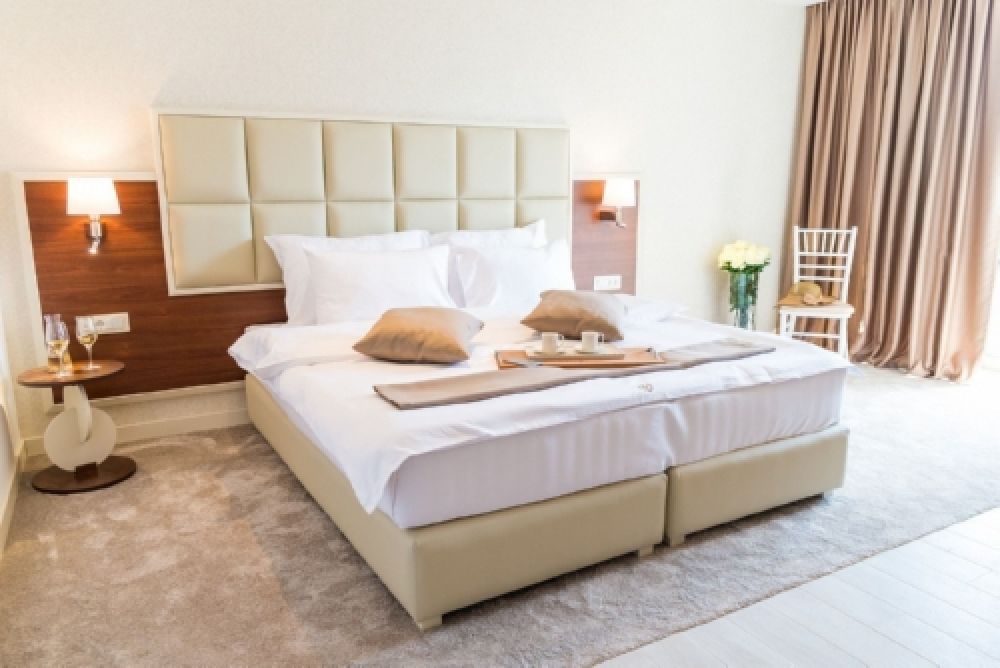 3 Bedroom Apartment Sea View, Kadmo Hotel 4*