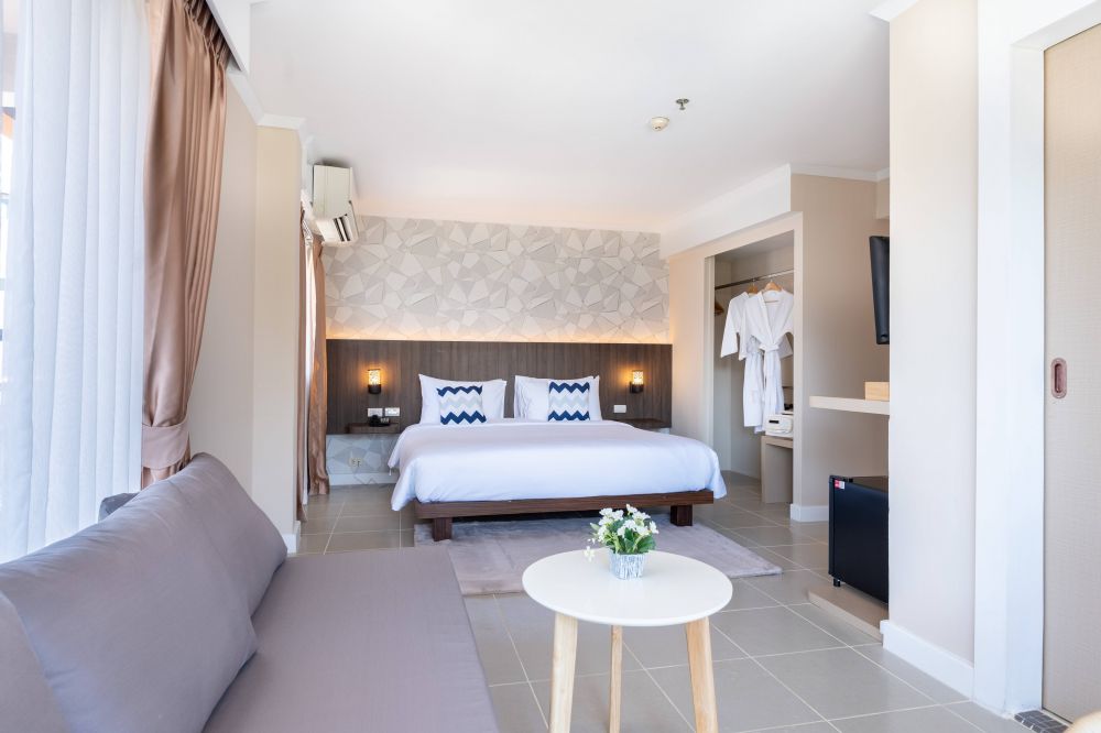 Corner Suite, Heeton Concept Hotel Pattaya 4*