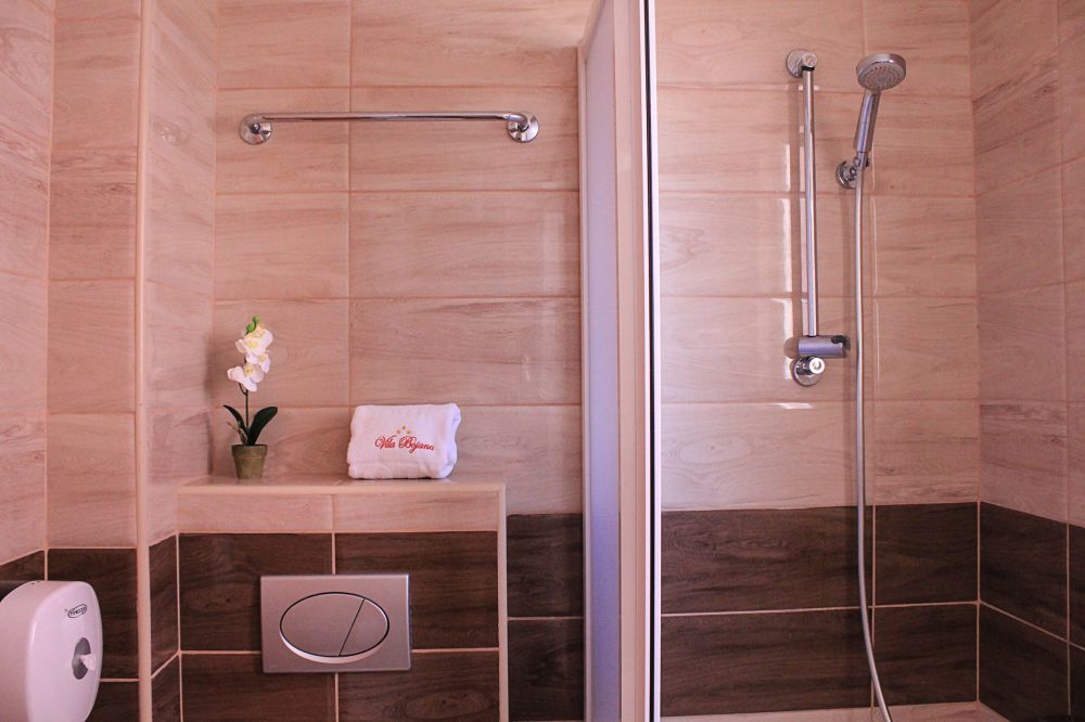 Double and Triple Room, Bojana 3*