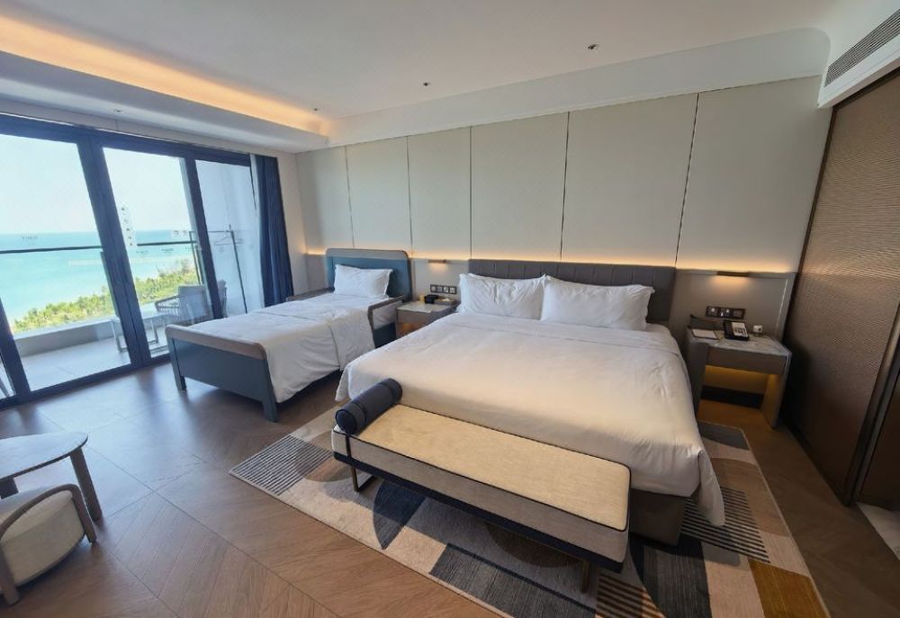 1 King and 1 Twin Standard with Balcony, Voco Sanya Bay 5*