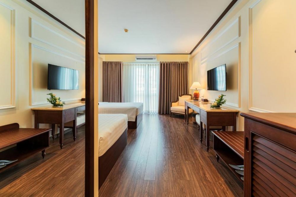Deluxe Room with Balcony, Tran Vien Dong 4*