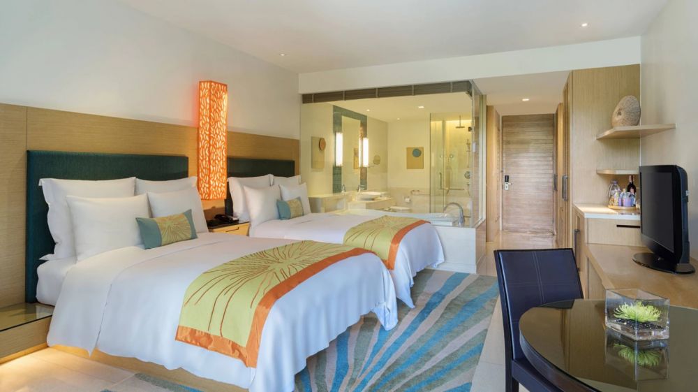 Deluxe Room, Renaissance Resort & Spa 5*