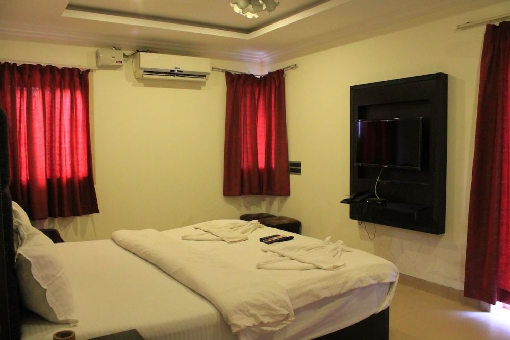 Deluxe Room With Balcony, Millennium Inn 2*