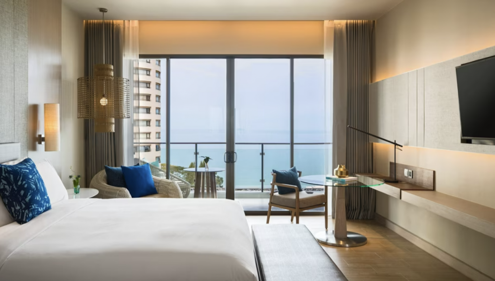 One Bedroom Suite, Renaissance Pattaya Resort & SPA 5*