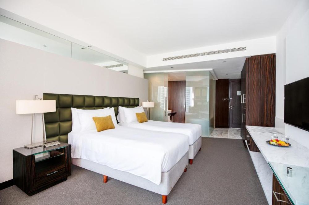 Deluxe Corner Suite, Voco Bonnington Dubai (ex. Bonnington Jumeirah Lakes Towers) 5*