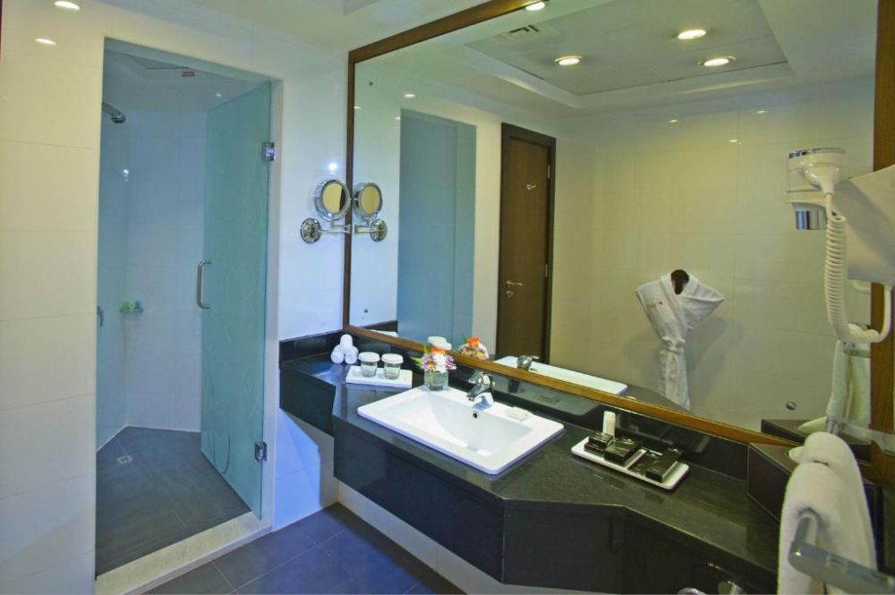Deluxe Room, Ramada by Wyndham Abu Dhabi Corniche 4*
