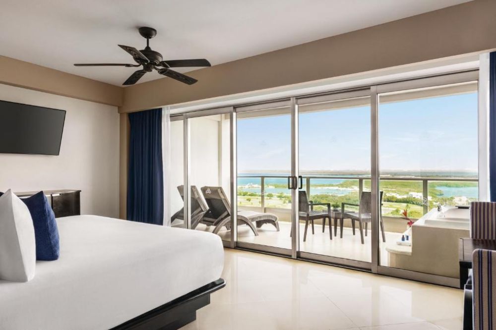 Sunset Suite with Jacuzzi, Seadust Cancun Family Resort 5*