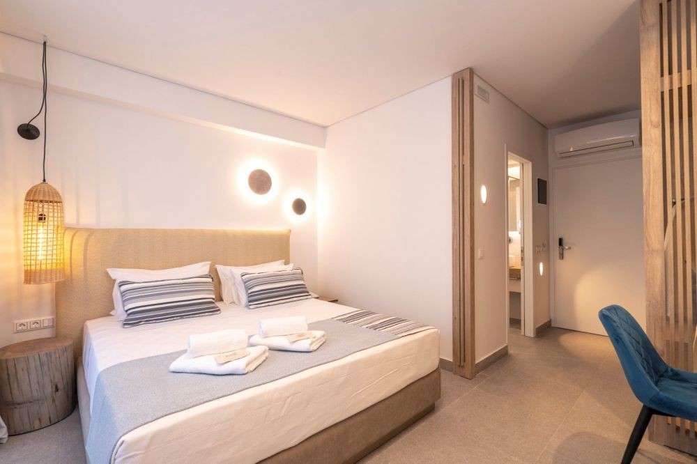 Deluxe Room With Patio Semi Basement, Mirablue Luxury Residences 4*