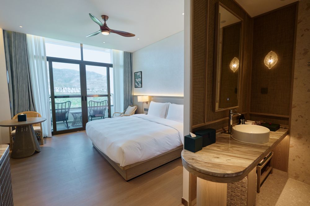 Deluxe King Room, Blossom Land Mangroves Yalong 5*
