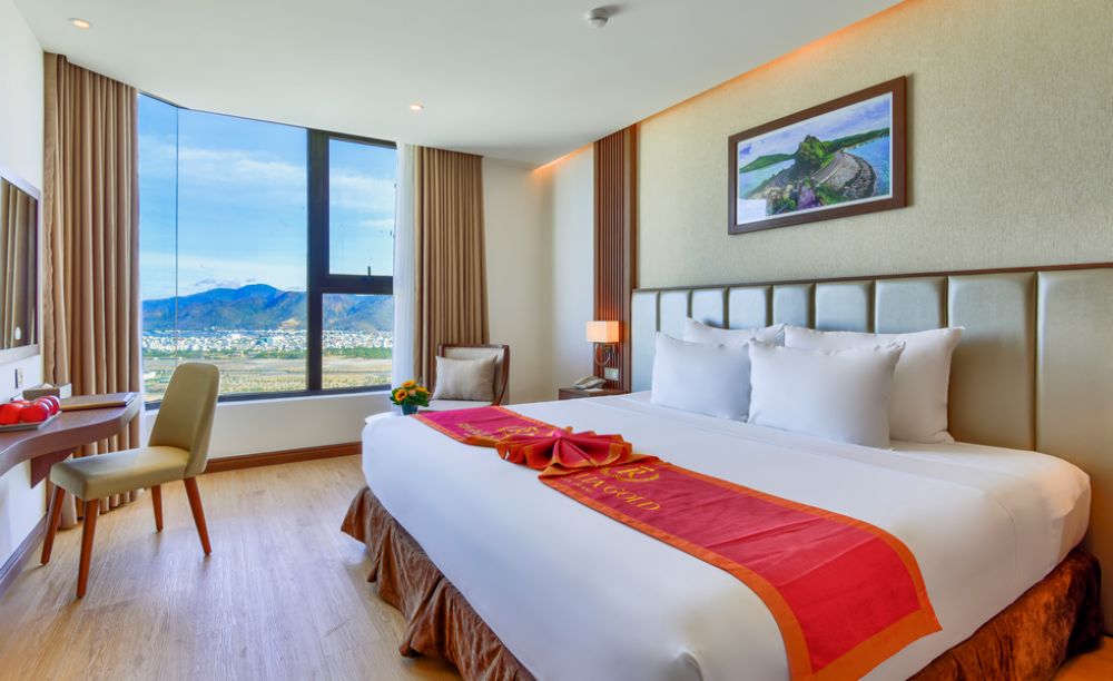 Grand Deluxe Partial Sea View, Regalia Gold Hotel Nha Trang 5*