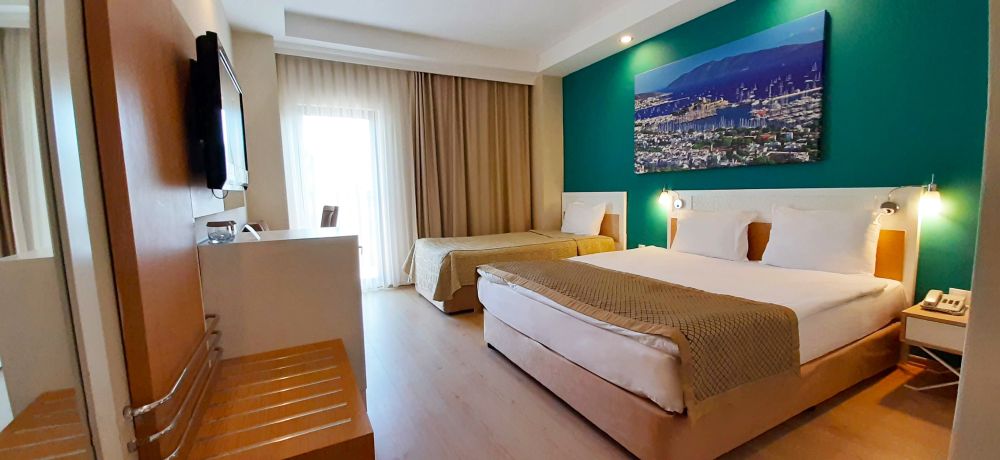 Big Standard Room, Crystal Green Bay Resort & Spa 5*
