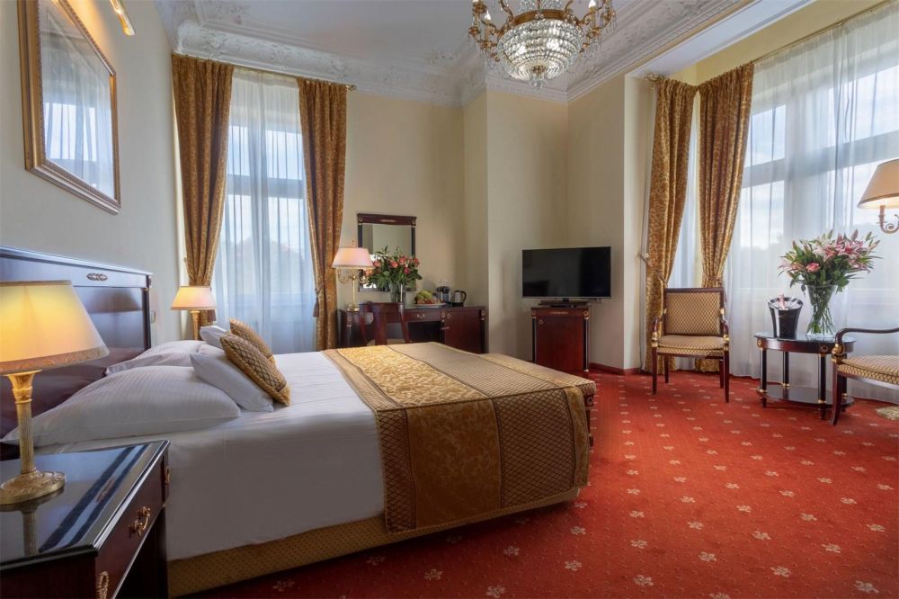 Double Deluxe/With Balcony, Savoy Westend 5*