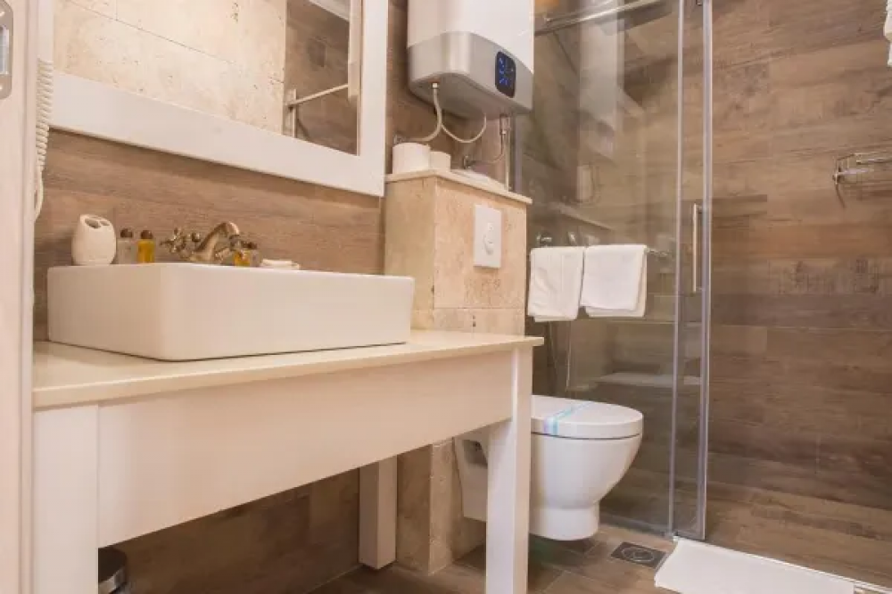 Double Room, Conte 4*