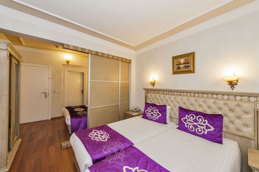 Quadruple room, Istanbul Holiday Hotel 3*