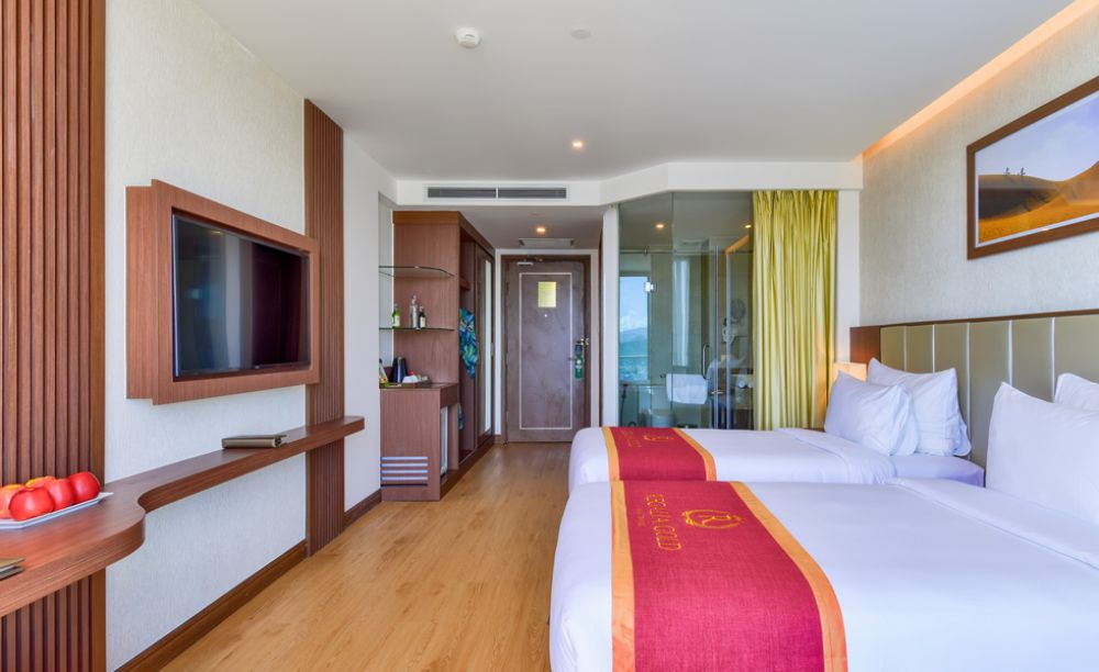 Deluxe Balcony City View, Regalia Gold Hotel Nha Trang 5*
