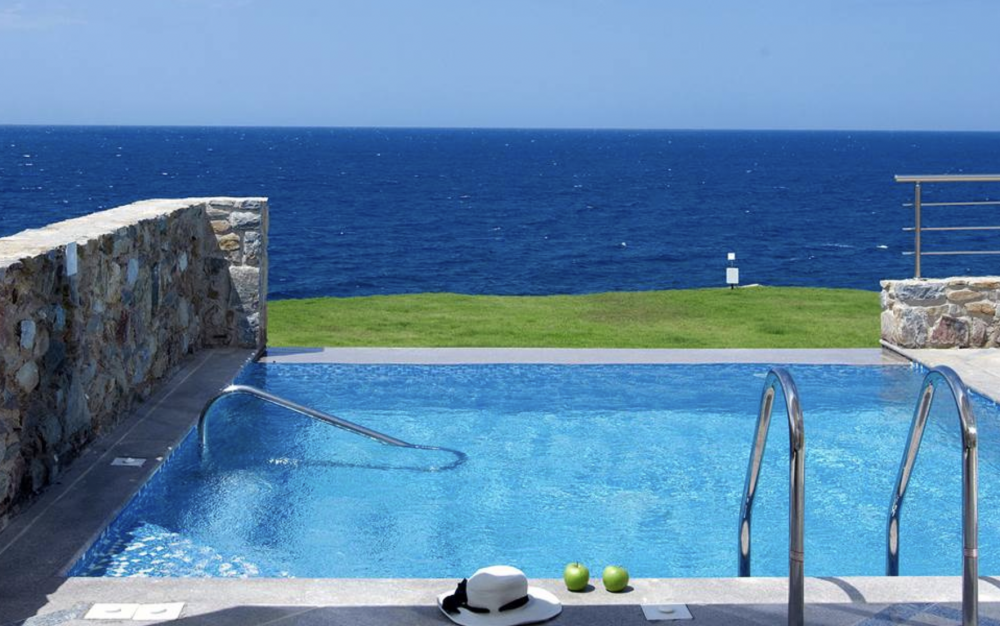 LUXURY SUITE SEA FRONT WITH PRIVATE POOL, The Royal Blue 5*