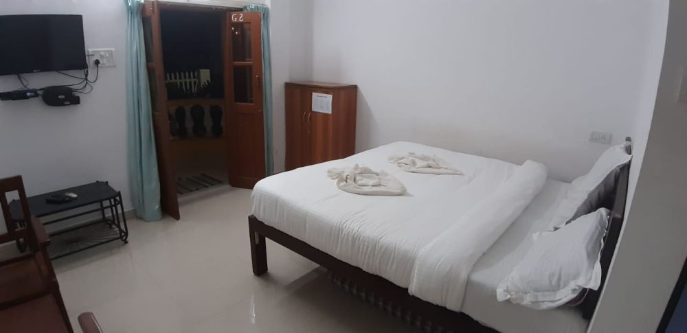 Deluxe AC, Celjoan Guest House 2*