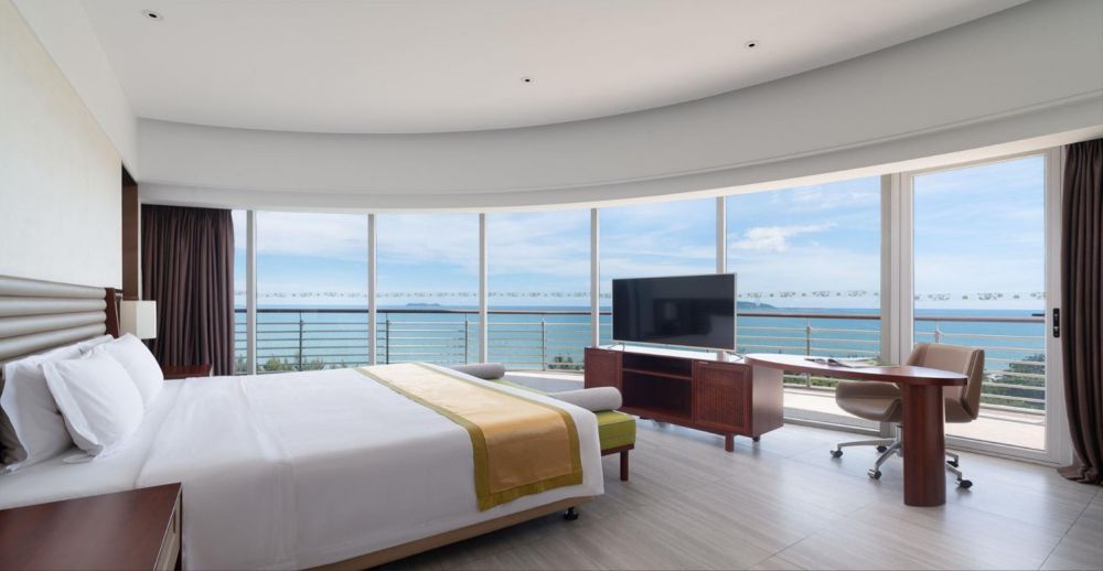 Panorama Ocean View Suite, Grand Soluxe Hotel & Resort Sanya 5*