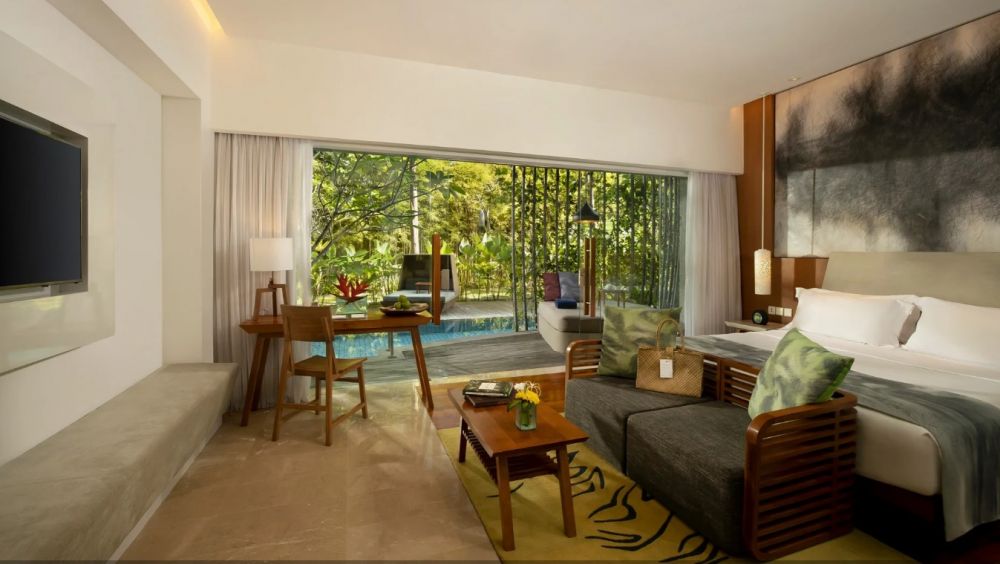 Impressive Lagoon Pool Suite, Maya Sanur Resort & Spa 5*