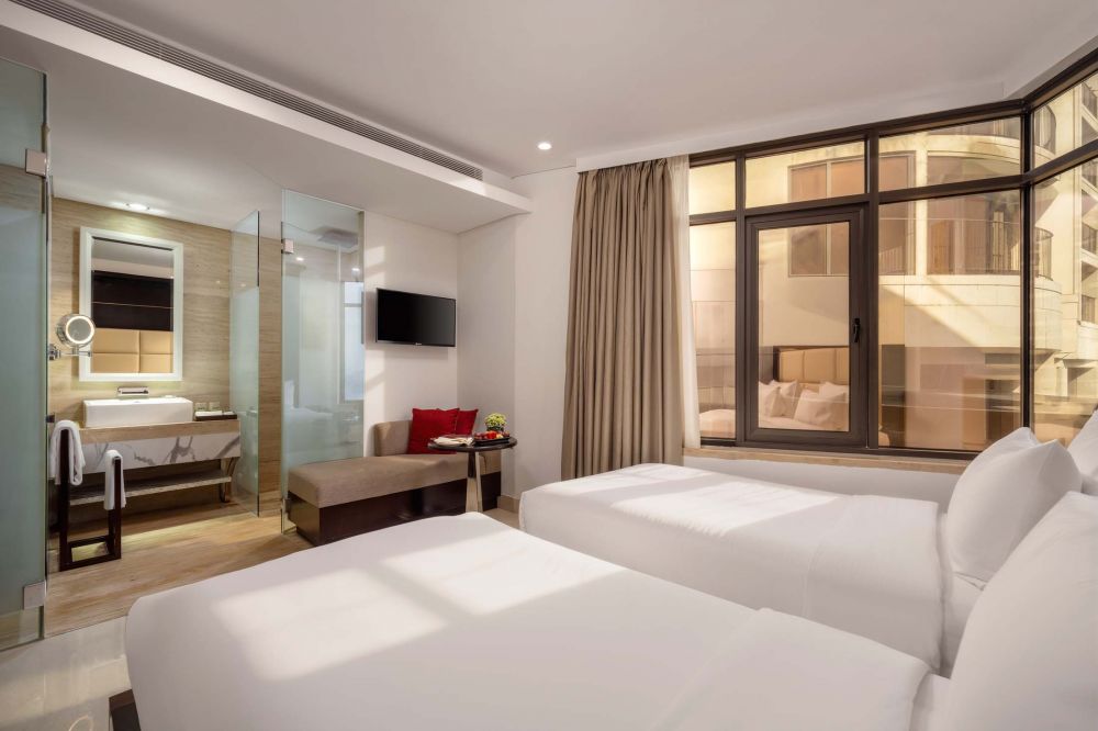 Superior City View, Holiday Beach Hotel Danang 4*