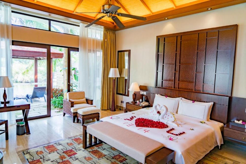 1-Bedroom Honeymoon Pool Villa, Grand Metropark Resort Sanya 5*