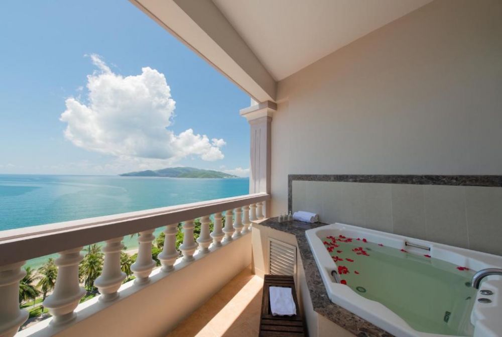 Junior Suite Ocean, Sunrise Nha Trang Beach Hotel & Spa 5*